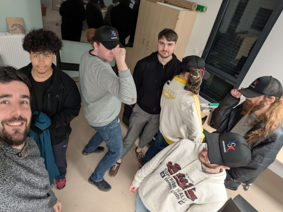 📸Voici les graphs top 8 #SmashBros et #2xko et photos de notre session hebdomadaire : le VSPT #7 ! Merci à tous nos adhérents et invités pour ce moment !
👉Et bien sûr, le lien pour la prochaine  start.gg/tournament/vsp…
On se chauffe pour La Brèche #1 🙏
start.gg/tournament/la-…