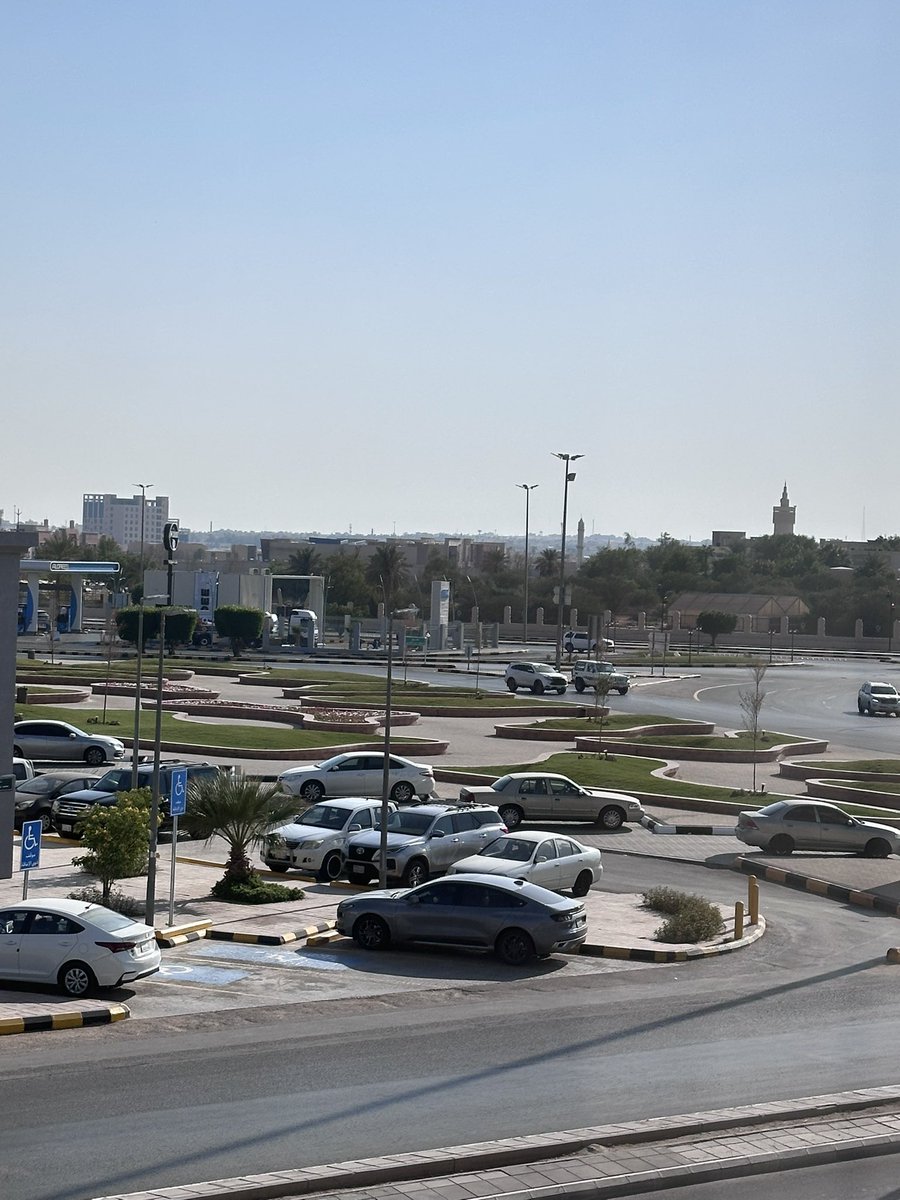 بحمد الله وفضله،
سيغادر الوالد صالح النقيدان (حفظه الله) المستشفى اليوم، متوجّهًا إلى المنزل لاستكمال برنامجه العلاجي ومتابعاته الطبية بإذن الله.

نسأل الله أن يتمّم عليه عافيته
وصحته 
شكرًا لكل من تواصل، سواء زيارة أو اتصال… ولا أراكم الله مكروهًا فيمن تحبون. 
🤍