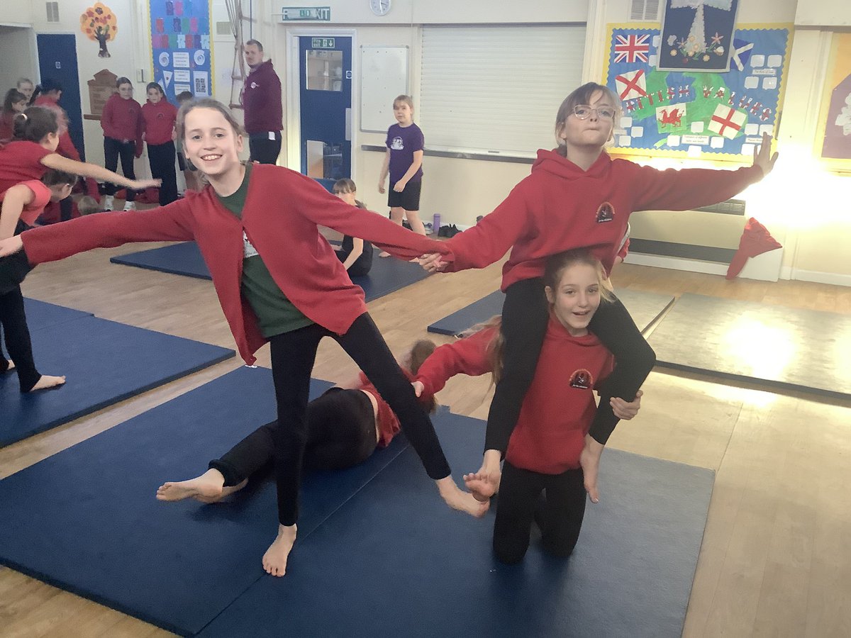 SouthwellClass's tweet image. In gymnastics, we have been creatively balancing in groups showing teamwork and resilience. @LeasStAndrews