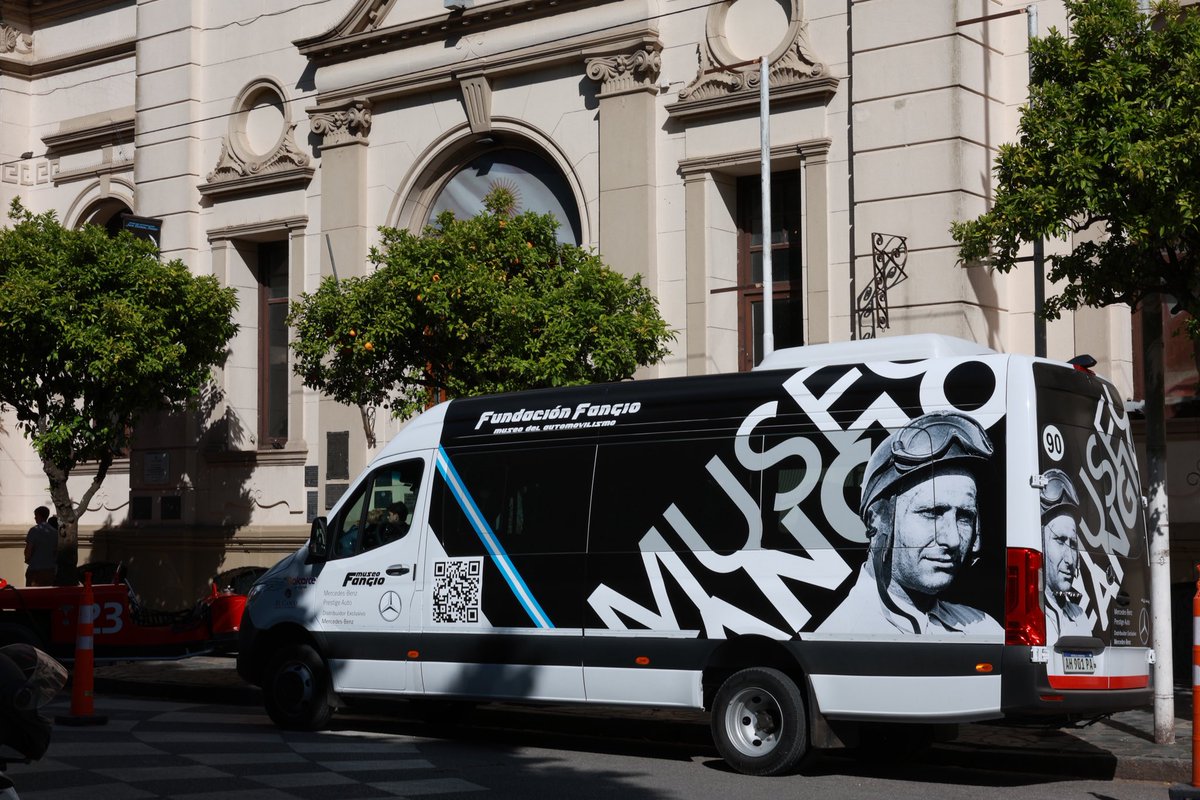 El #MuseoFangio cumple 39 años, y como parte del festejo lanzaron un nuevo servicio turístico que  realizará viajes especiales entre Mar del Plata y Balcarce durante la temporada de verano para facilitar el acceso de turistas y aumentar las visitas al museo.