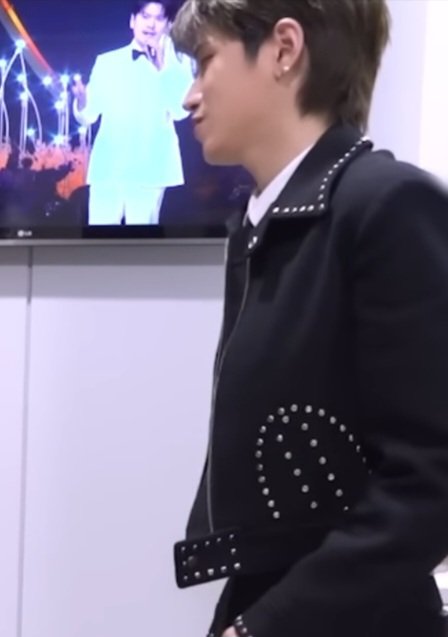 혼자 테산이 순수캐해 미는 류님의 마음을 좀 알 거 같기도 해...저런 눈빛으로 쳐다보는데 어떻게 의심해