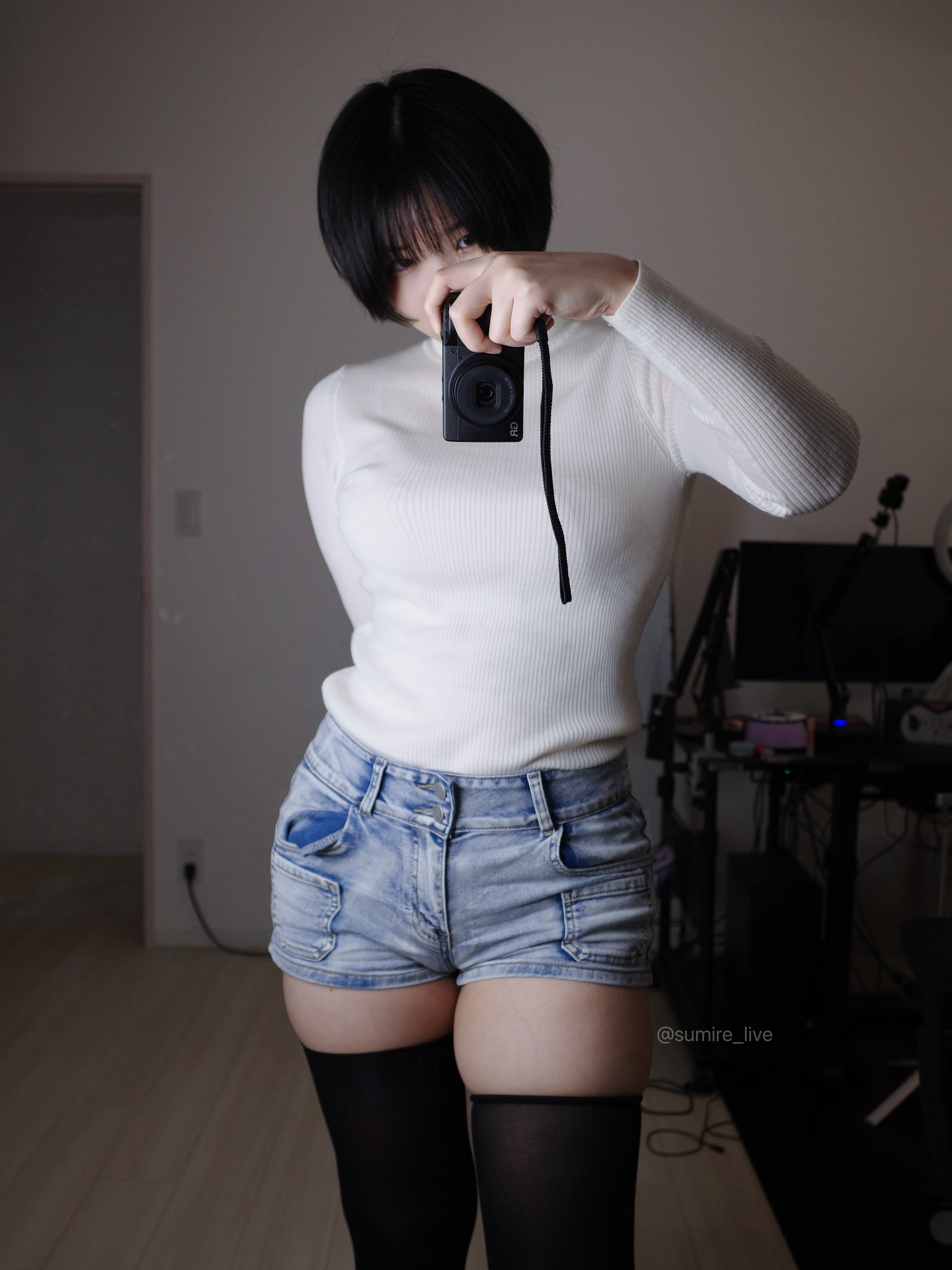 最近デジカメ買ったんだけど、どう写ってる？｜すみれch（@sumire_live）エロ動画まとめ