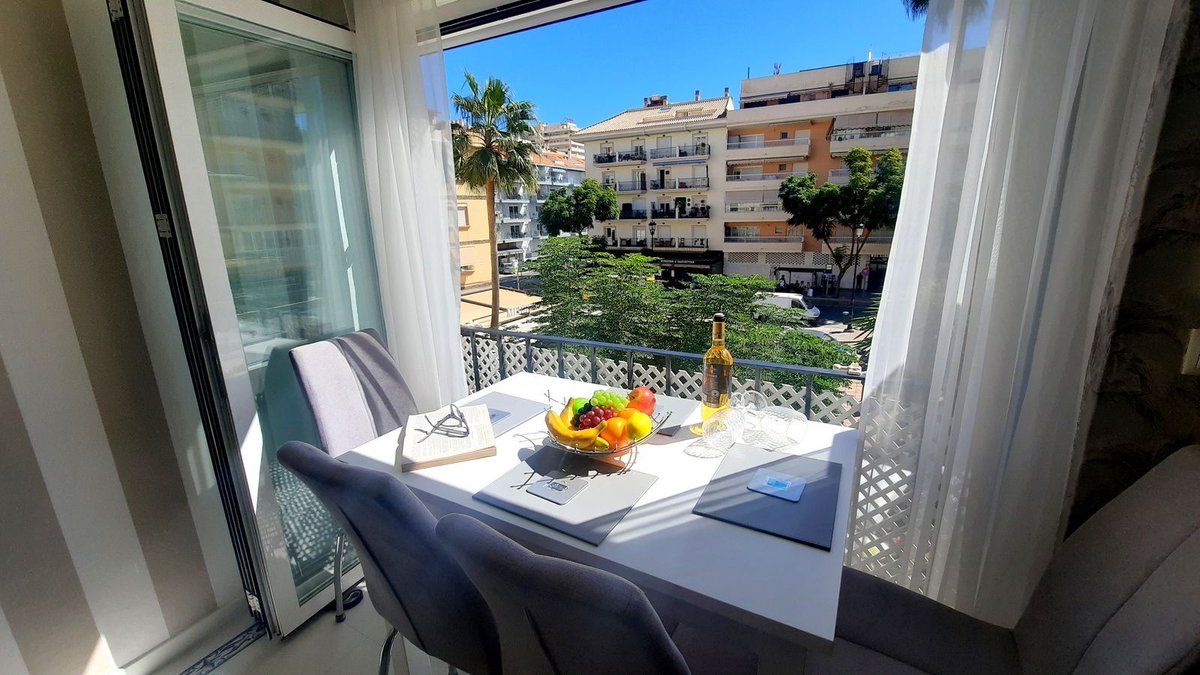 arribaestates's tweet photo. Prime Location! @Sunny Top-Floor Apartment in @fuengirola 
1 Bedroom | 1 Bathroom
50 m² built
Bright south-facing aspect
Large communal solarium with BBQ &amp; seating areas
Central location, walking distance to beach, port &amp; shops
Built 50 m²
210,000€
https://t.co/xmc97UXY94 https://t.co/1pR8w2Y7xq