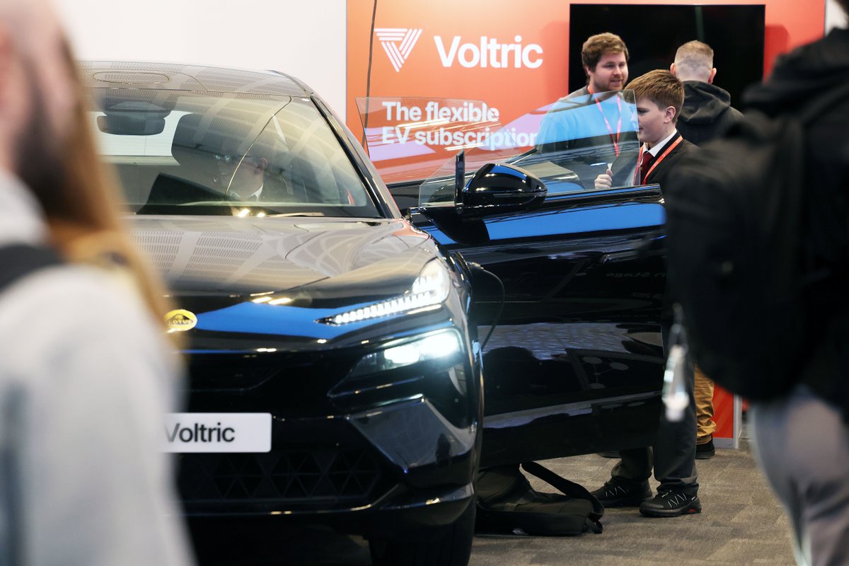 WalesTechWeek's tweet image. 🎓✨#Talent4Tech kicked off in unforgettable style as William Todd-Jones rode onto the stage on Lorek!

We’ve welcomed the tech-curious from across Wales —-students, grads, career-changers and returners - to explore real pathways into tech. @WildConnectLtd