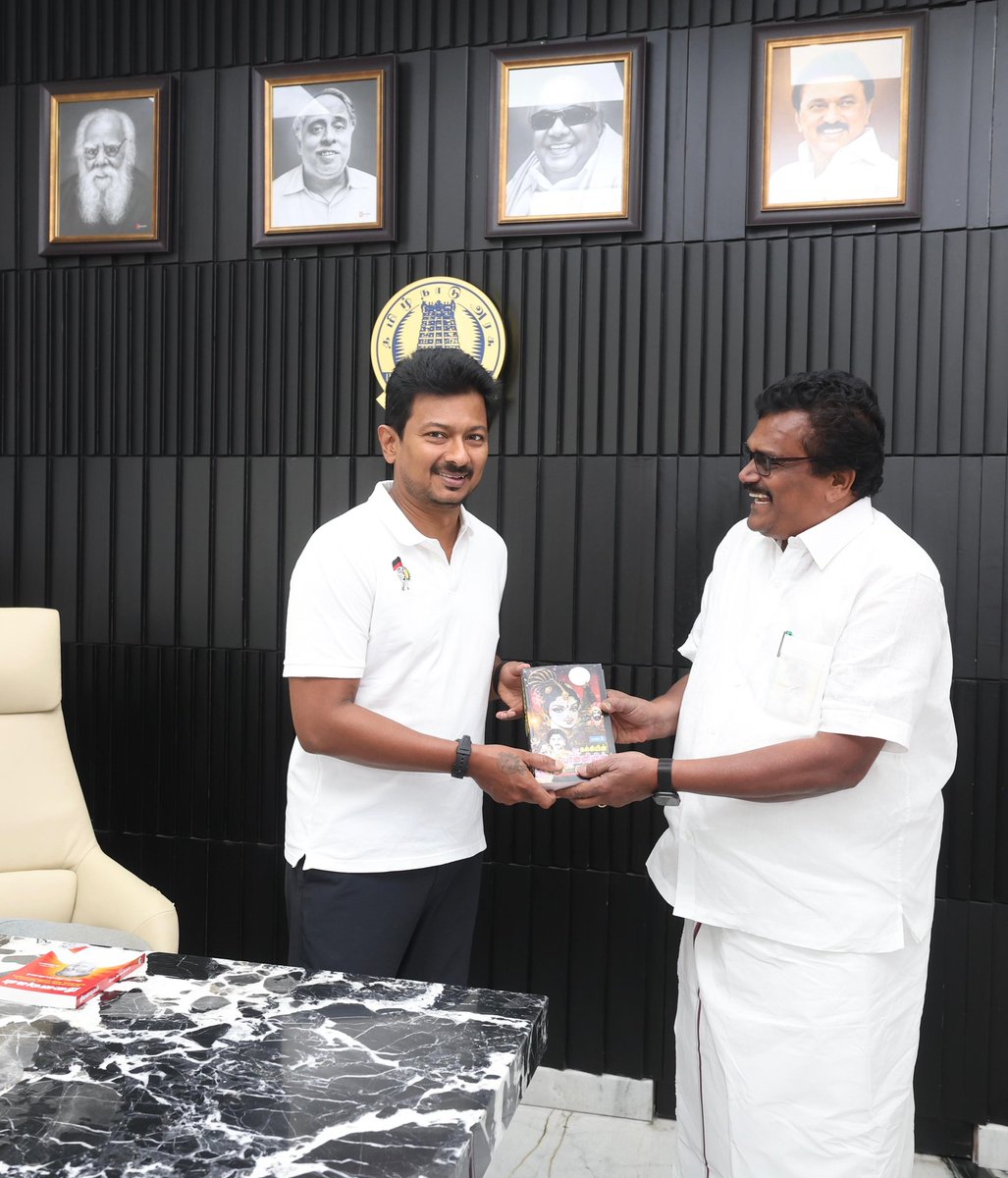 ThangaTamilselv's tweet image. கழக இளைஞரணிச் செயலாளர் மாண்புமிகு தமிழ்நாடு துணை முதலமைச்சர் திரு.@Udhaystalin அவர்களின் பிறந்தநாளை முன்னிட்டு சென்னையில் அவரை நேரில் சந்தித்து வாழ்த்து தெரிவித்த போது.

#DMKTHENI