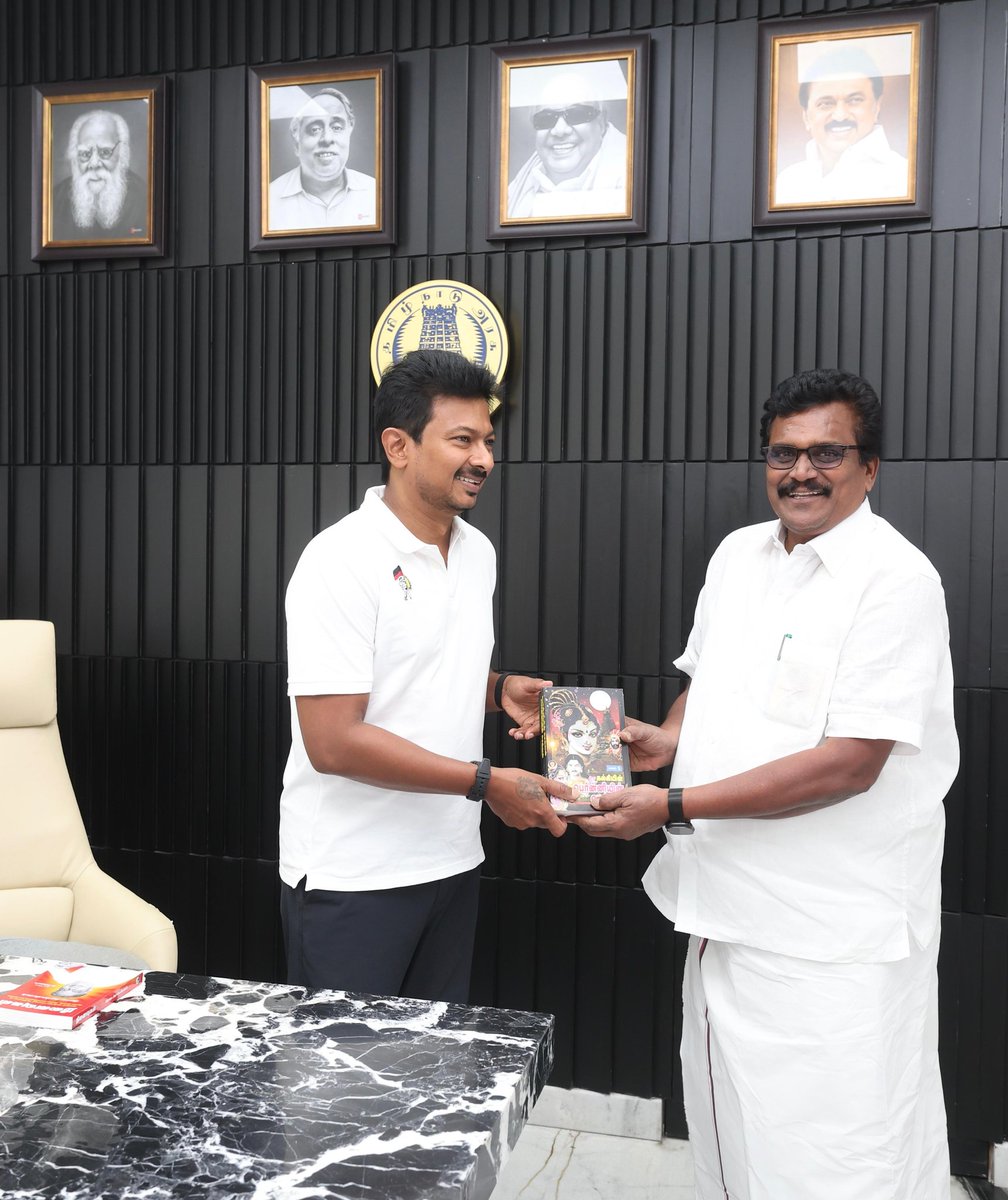 ThangaTamilselv's tweet image. கழக இளைஞரணிச் செயலாளர் மாண்புமிகு தமிழ்நாடு துணை முதலமைச்சர் திரு.@Udhaystalin அவர்களின் பிறந்தநாளை முன்னிட்டு சென்னையில் அவரை நேரில் சந்தித்து வாழ்த்து தெரிவித்த போது.

#DMKTHENI