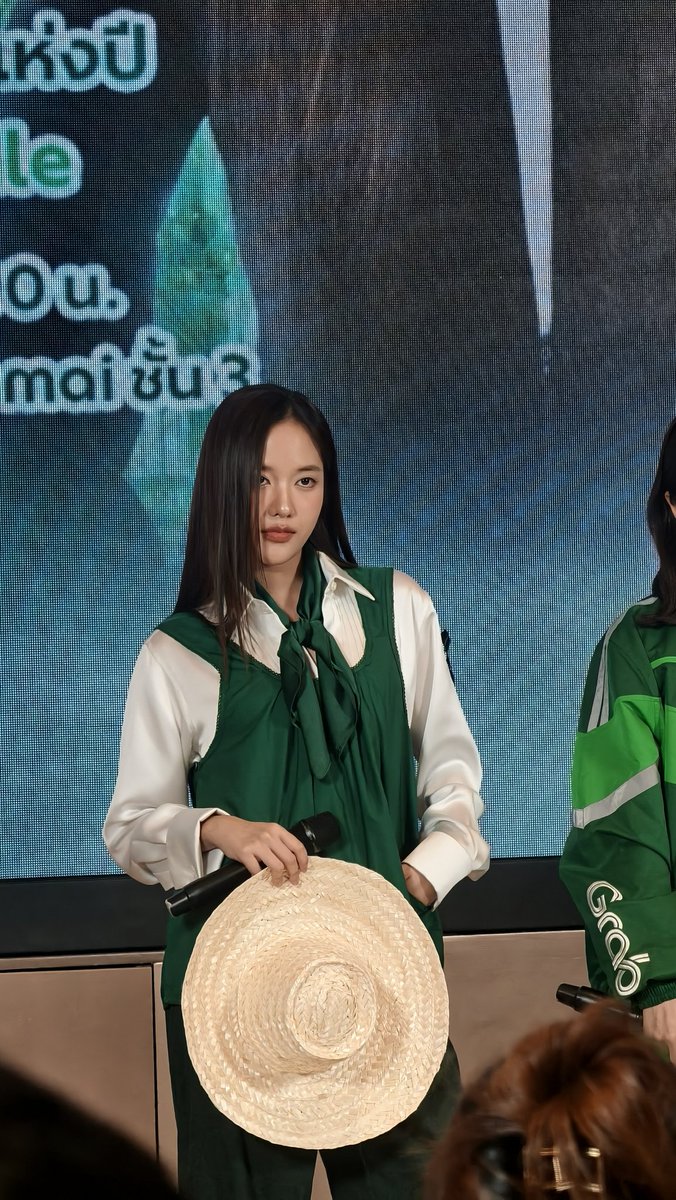 earnznNK's tweet image. ปูนพร้อมก่อ สุดหล่อคอกระเช้า
#srchafreen