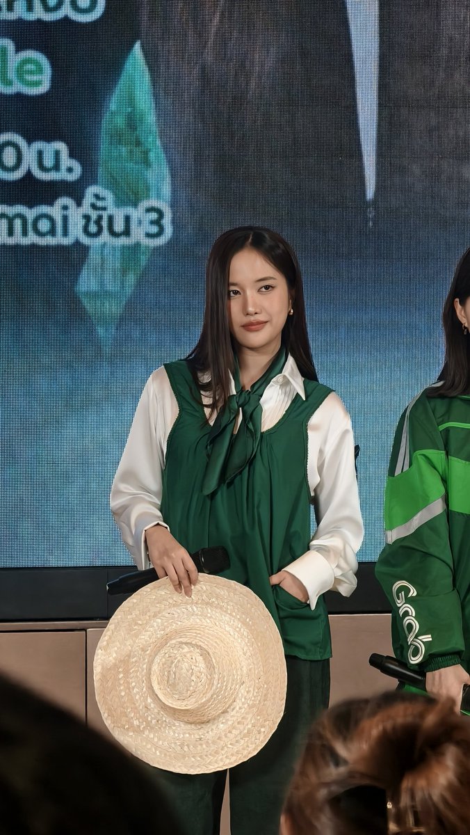 earnznNK's tweet image. ปูนพร้อมก่อ สุดหล่อคอกระเช้า
#srchafreen