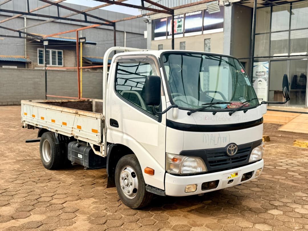 PrinceKachopwa's tweet image. UNREGISTERED
2 Tonner 
NO4C ✓Diesel Engine 
2006 Model
Low Mileage 
Manual Transmission 
Very Smart/Powerful Machine 
Just Arrived ✓Duty Paid 
 *@MK48 MILLION*

LILONGWE 🇲🇼