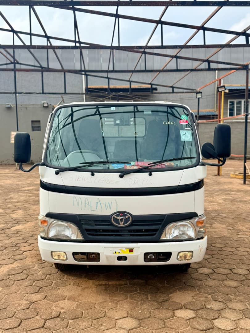 PrinceKachopwa's tweet image. UNREGISTERED
2 Tonner 
NO4C ✓Diesel Engine 
2006 Model
Low Mileage 
Manual Transmission 
Very Smart/Powerful Machine 
Just Arrived ✓Duty Paid 
 *@MK48 MILLION*

LILONGWE 🇲🇼