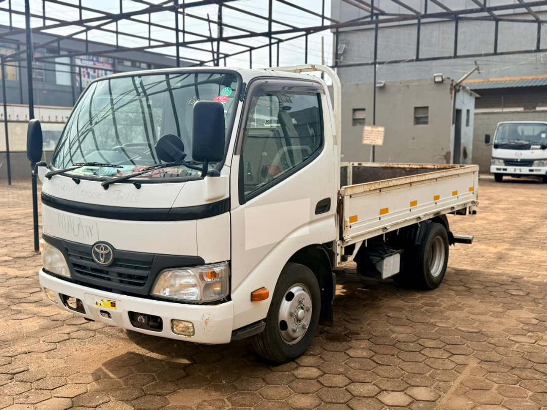 PrinceKachopwa's tweet image. UNREGISTERED
2 Tonner 
NO4C ✓Diesel Engine 
2006 Model
Low Mileage 
Manual Transmission 
Very Smart/Powerful Machine 
Just Arrived ✓Duty Paid 
 *@MK48 MILLION*

LILONGWE 🇲🇼