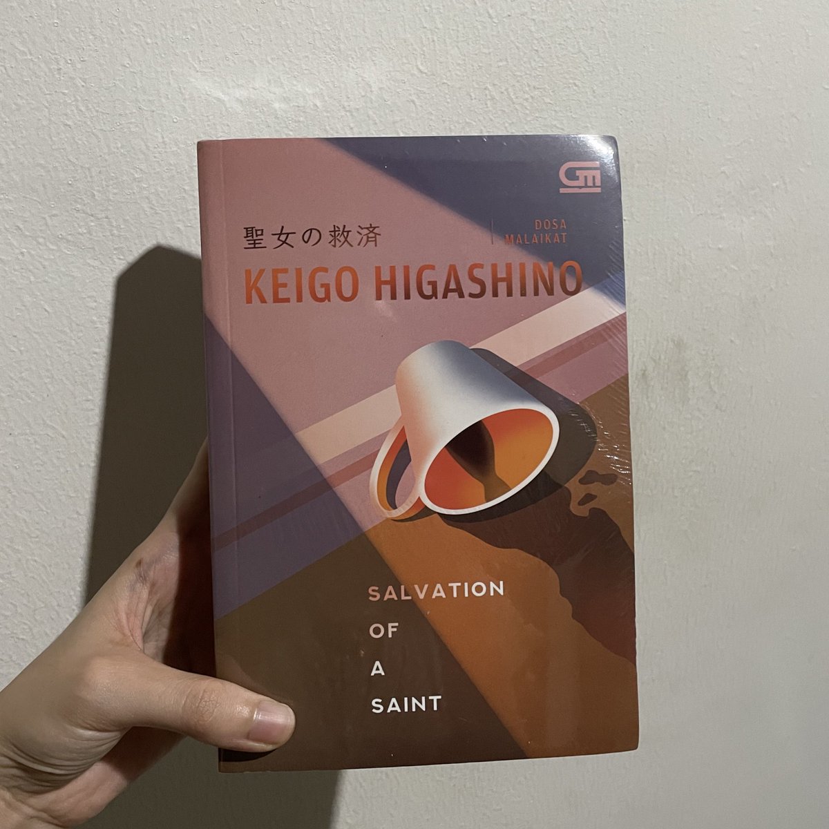 itsuwomi's tweet image. wts want to sell new sealed keigo

item and price:
- masquerade hotel (70k)
- midsummer’s equation (70k)
- salvation of saint (65k) 

include packing co via oren only! dm for more details