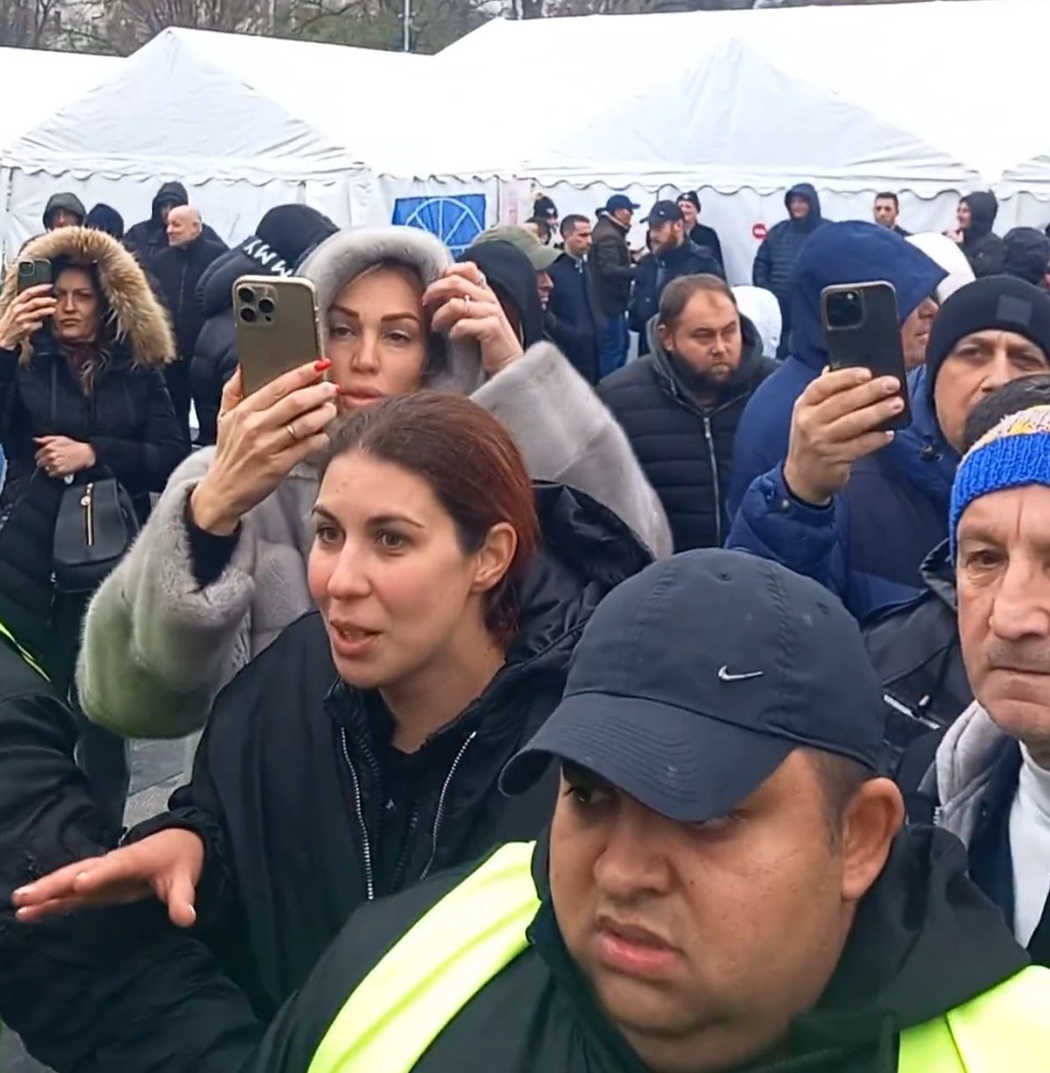 Ne znam šta Zelenovića sprečava da se ujedini sa ekipom iz Ćacilenda jer su im stavovi vrlo bliski i identično deluju protiv opozicije