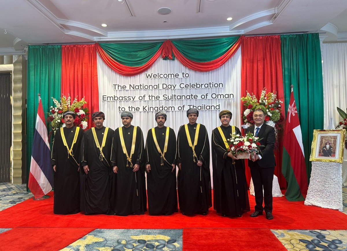 📍FTI congratulates Oman on National Day

On November 21, 2025, Mr. Asi Thansathit, vice chairman of the FTI, attended a reception and presented flowers to H.E. Mr. Issa Abdullah Jaber Al Alawi, ambassador of the Sultanate of Oman to Thailand, on the occasion of the 55th