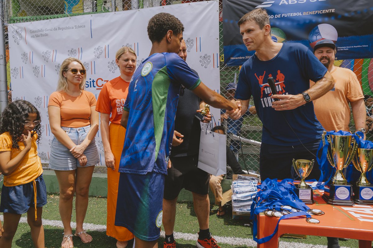VDolista's tweet photo. 4ª Copa do Consulado Geral da #Tchéquia em São Paulo entrou na história.

Torneio beneficente de futebol U12 foi um sucesso total! Trabalho mais recompensativo de todos, o maior prazer em contribuir!

Agradecemos a Associação esportiva da Palmeirinha, @ceskarepre_cz  e #ABS_Jets! https://t.co/NT4nu8ERKP