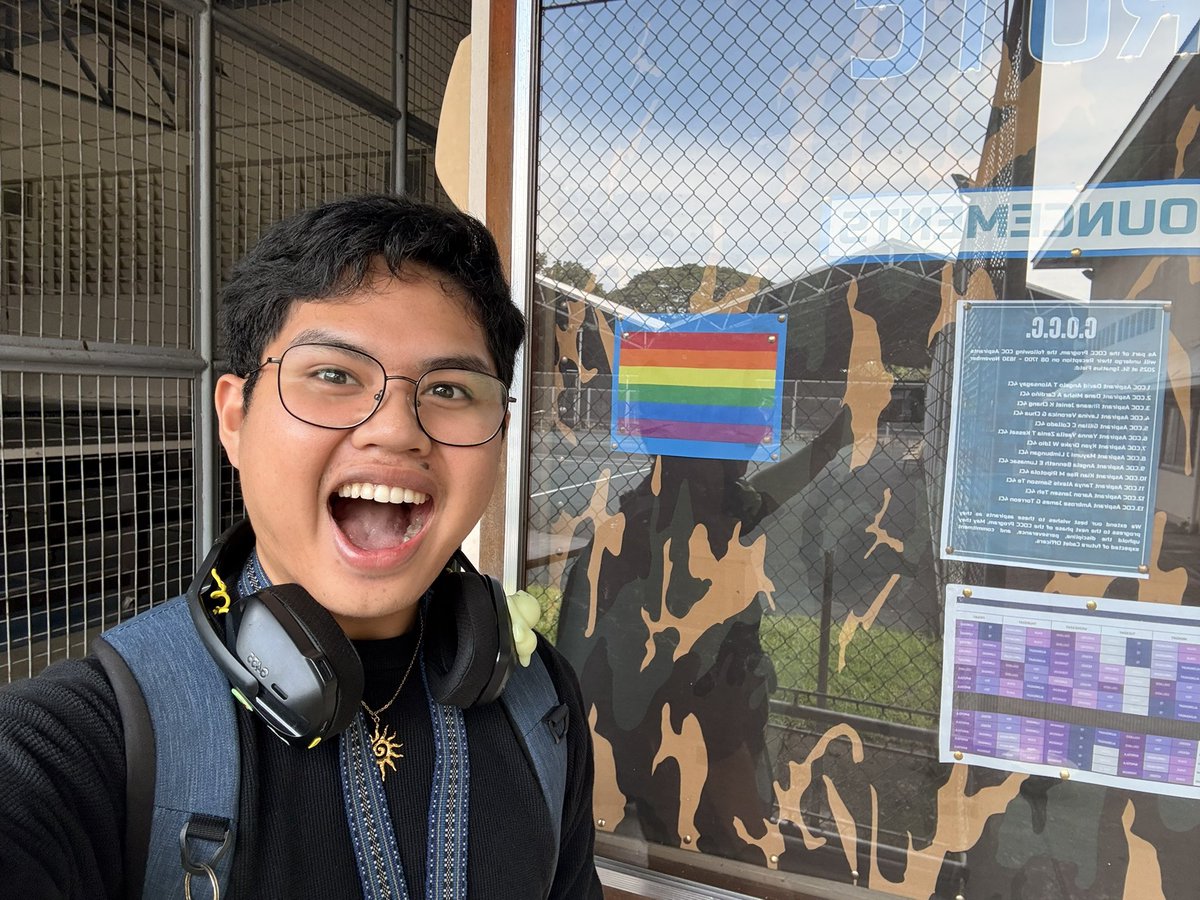 coffeebinse's tweet photo. i sarcastically took this photo but i genuinely look so happy here what the hell https://t.co/wvD5aNVFGb