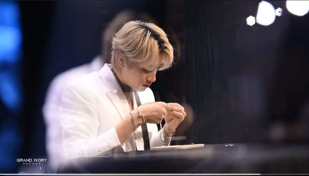 Nnatty2025's tweet image. I&apos;m the kind of person who criticizes agencies when I have to, but I also have to admit they&apos;re improving. Come on! 💪 Smart is so much fun! 😂 Thanks to the whole team for all the hard work they did🤭

#SMART_CSNP #CSNP 
#WeAreSyra #SYRA 🩷✨️
#SmartChisanupong