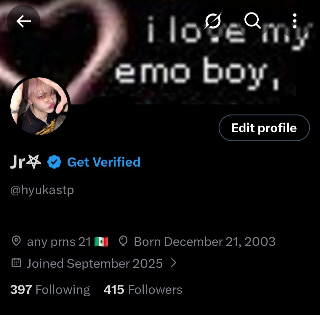 wish4nicho's tweet image. ★ my twitter profile
★ my lock screen 
★ last song I heard
★ first pinterest photo