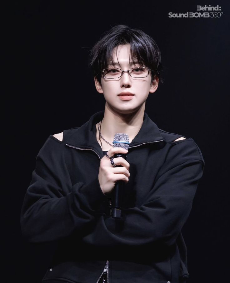 wish4nicho's tweet image. ★ my twitter profile
★ my lock screen 
★ last song I heard
★ first pinterest photo