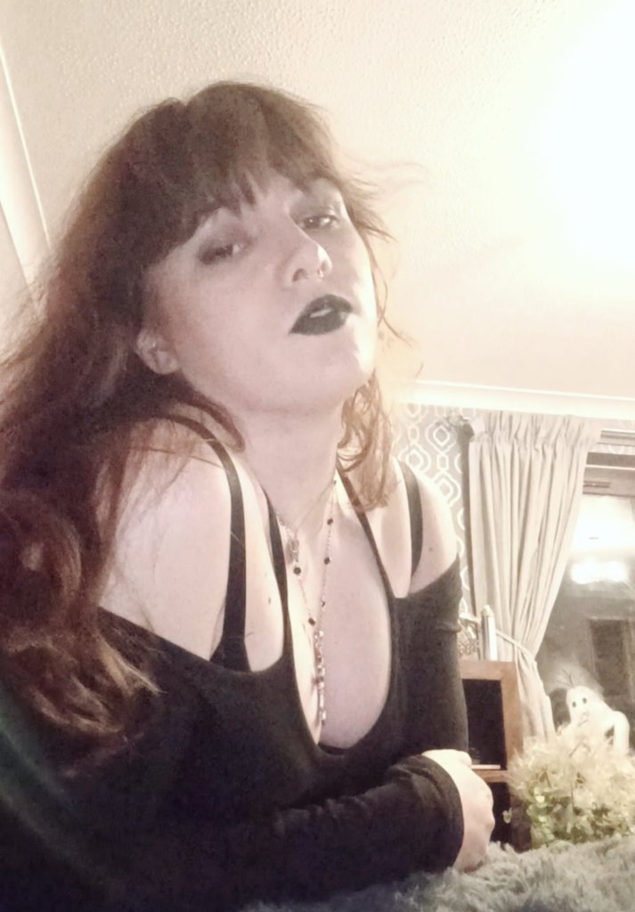 stupiddeadgrrrl's tweet image. welp, it looks like you&apos;re gonna need to pucker up 🖤