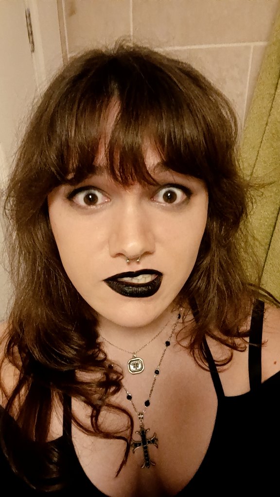 stupiddeadgrrrl's tweet image. welp, it looks like you&apos;re gonna need to pucker up 🖤