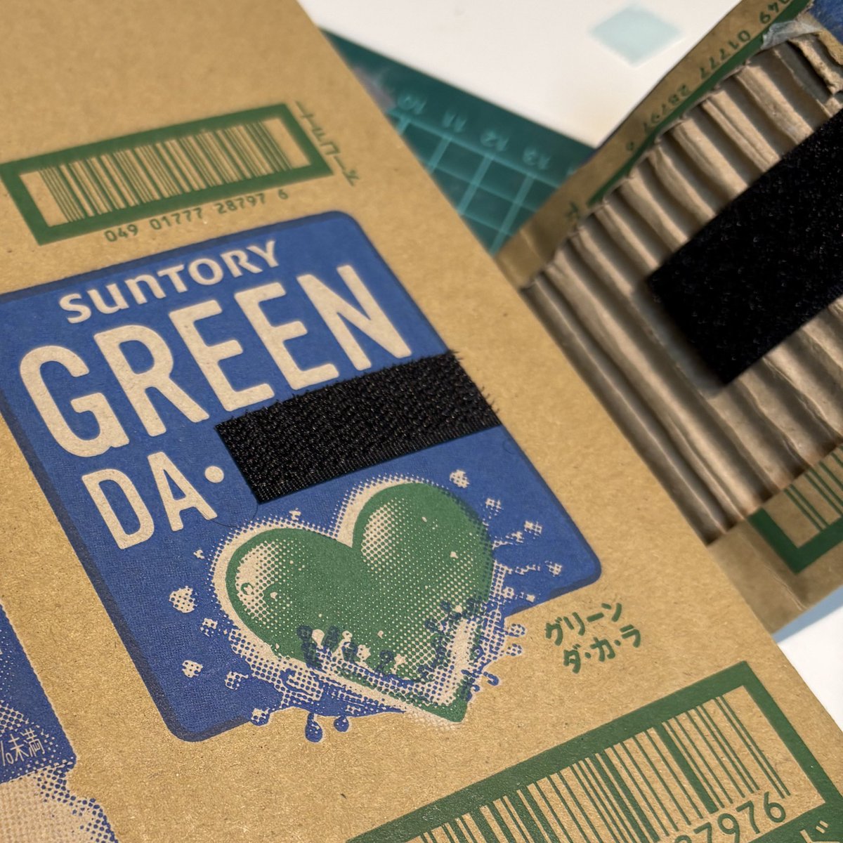 circle_two_page's tweet image. 留め金をマジックテープで作って、DAKARAのハートのロゴ合わせにしたところ、めちゃくちゃ好き
#シール帳日記