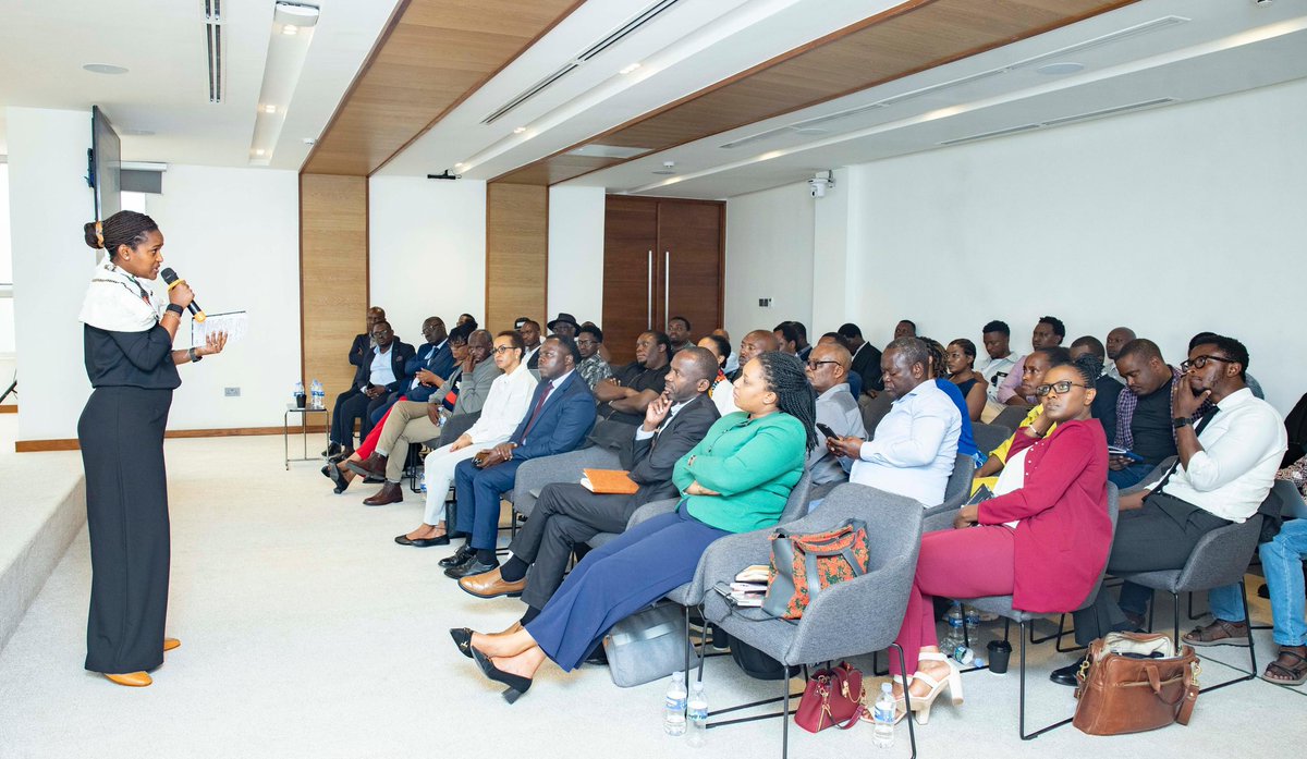 RwandaYouthArts's tweet image. Ku wa Kabiri, @RwandaYouthArts, @RDBrwanda, @RwandaTrade n’izindi nzego bagiranye inama nyunguranabitekerezo n’inzego z’abahanzi n’ibitangazamakuru ku mushinga w’Iteka rya Minisitiri rigena uburyo bw’ikusanya n’isaranganya ry’ibihembo byavuye mu gukoresha ibihangano.