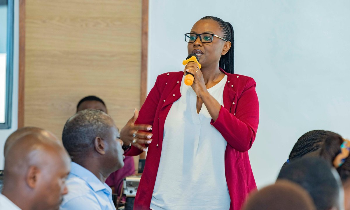 RwandaYouthArts's tweet image. Ku wa Kabiri, @RwandaYouthArts, @RDBrwanda, @RwandaTrade n’izindi nzego bagiranye inama nyunguranabitekerezo n’inzego z’abahanzi n’ibitangazamakuru ku mushinga w’Iteka rya Minisitiri rigena uburyo bw’ikusanya n’isaranganya ry’ibihembo byavuye mu gukoresha ibihangano.