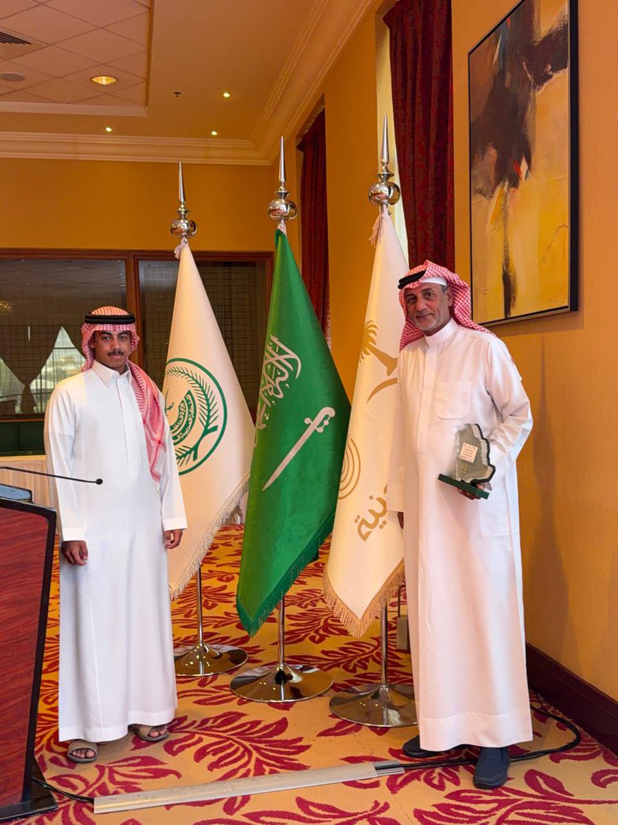 albakhayet's tweet photo. شكراً لك أخي وأبن خالي وصديقي الغالي
 أ / مشاري بن مسلّم المسلّم أبا محمد 
على ما قدمت خلال مسيرة عملك مديراً لأحوال محافظة قرية العليا .. 
ترجّل الفارس عن جواده … بعد رحلة حافلة بالعطاء والعمل الدؤوب . لم تكن فارساً عادياً ، بل كنت مثالاً للشجاعة في المواقف ، وللحكمة في القرارات ، وللإخلاص في كل ما قدّمت . اليوم تترك ميدان العمل ، لكن آثارك الطيبة تظل شاهدة على مسيرتك العطرة ، وجزاك الله خيراً ، ونسأل الله أن يجعل تقاعدك بداية لأيام أجمل وراحة مستحقة وأن يمتعك بالصحة والعافية وطول العمر على طاعته . خدمت دينك ووطنك ومليكك بكل إخلاص ومحبه ، فكنت قدوة في الأخلاق والعطاء والتفاني حفظك الله أينما كُنت . 
#محافظة_قرية_العليا
#الأحوال_المدنية 
#التقاعد 
#روضة_سدير
@sudayr1 
@sudair_news 
#سدير