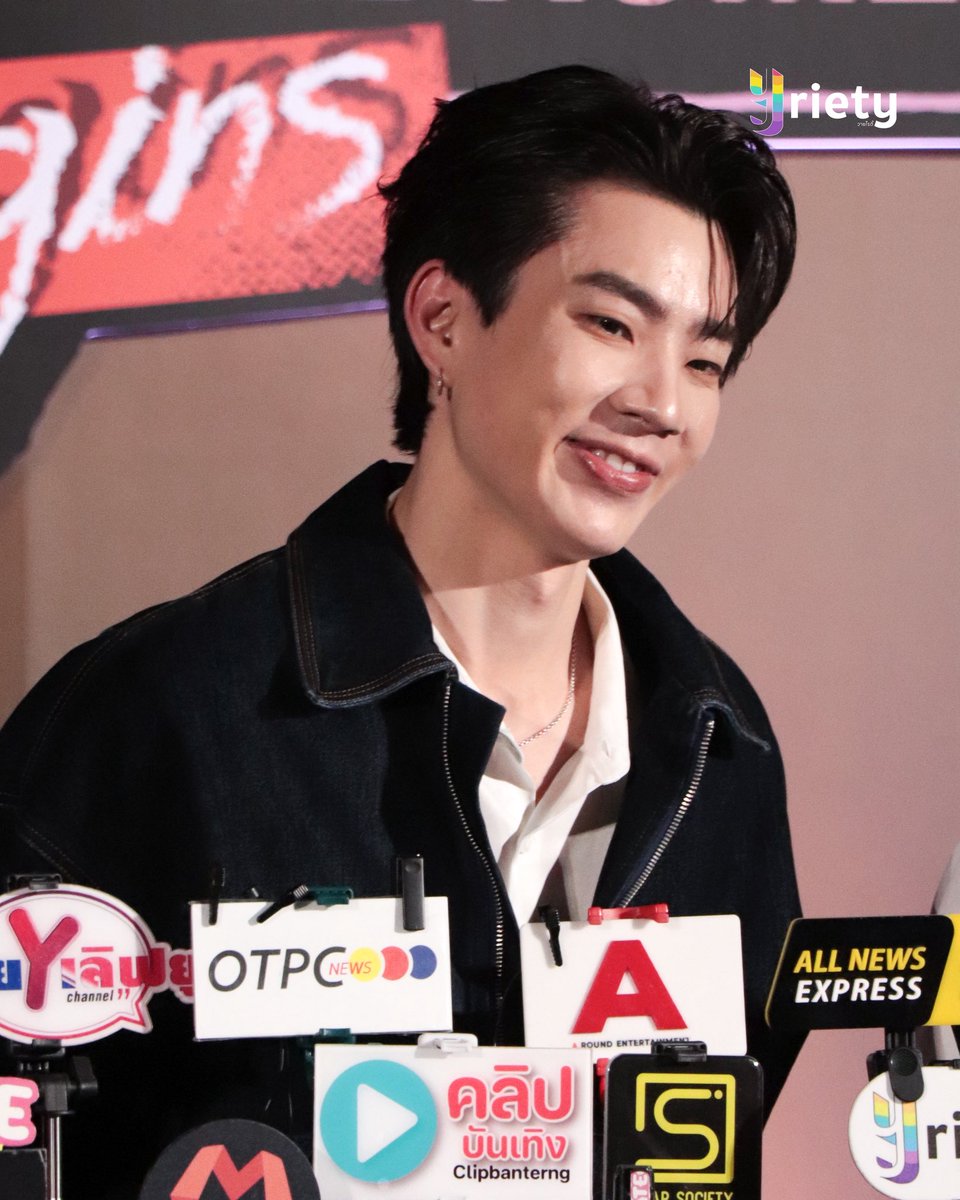 “ออฟ จุมพล” #OffJumpol ในงาน “Burnout Syndrome ภาวะรักคนหมดไฟ : Burnout Syndrome Begins” ❤️‍🔥

#BurnoutSyndromeSeriesEP1
#BurnoutSyndromeSeries
#ออฟจุมพล #OffJumpol
#ออฟกัน #OffGun
#Yriety