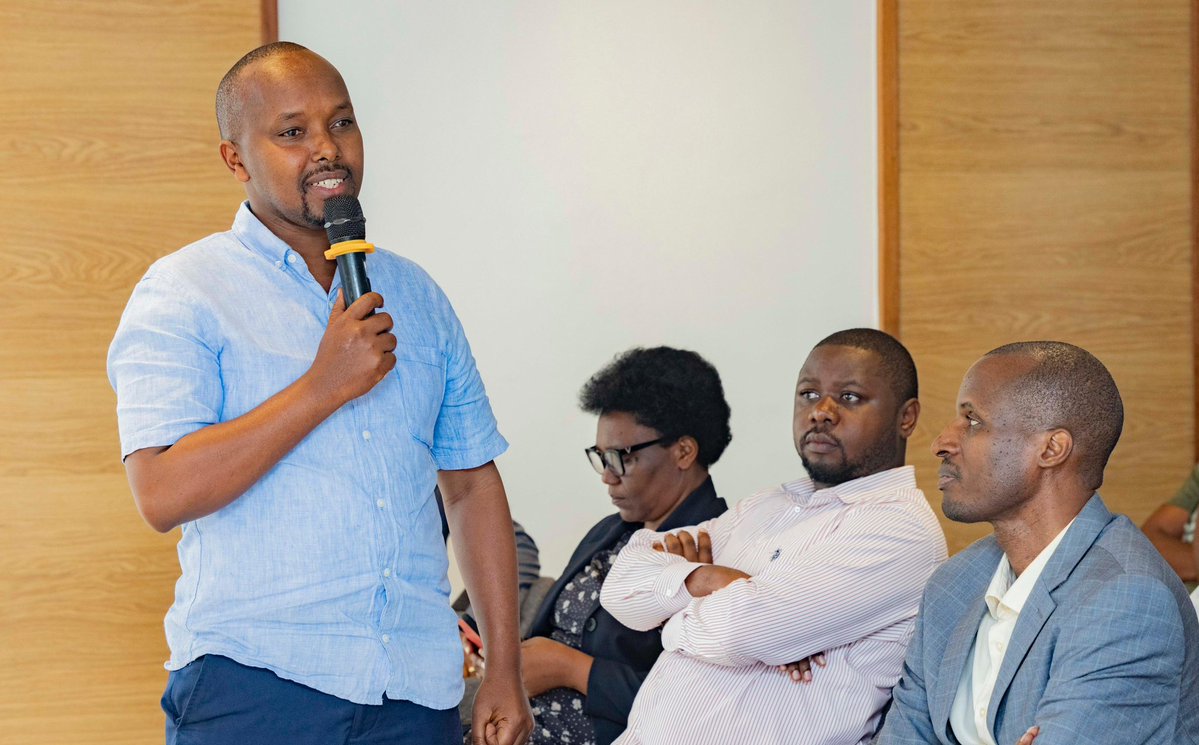 RwandaYouthArts's tweet image. Abahagarariye inzego z’abahanzi, n’abahagarariye ibitangazamakuru bya Radio na Televiziyo bashimye Umushinga w’iri Teka rigamije guteza imbere uruganda rw’ubuhanzi, biyemeza kuzagira uruhare n’ubufatanye mu kurimenyekanisha no kuzarishyira mu bikorwa uko bikwiye.