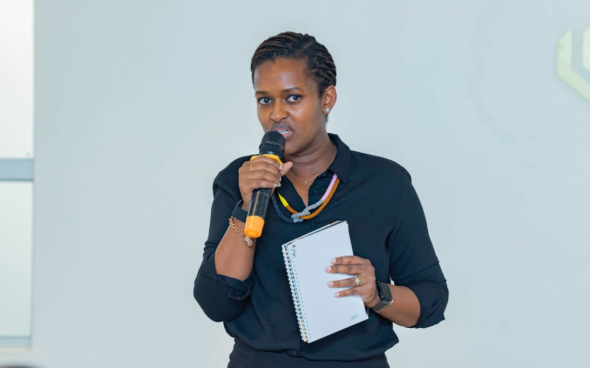 RwandaYouthArts's tweet image. Umunyamabanga wa Leta @XandrineUmutoni yibukije abahanzi inyungu zo kwandikisha ibihango byabo zirimo kubyongerera umutekano kuko bidashora kwitirirwa undi muntu ndetse no kubinjiriza amafaranga mu buryo buhoraho kuko iyo babyandikishije bishyurwa n’ababikoresha.