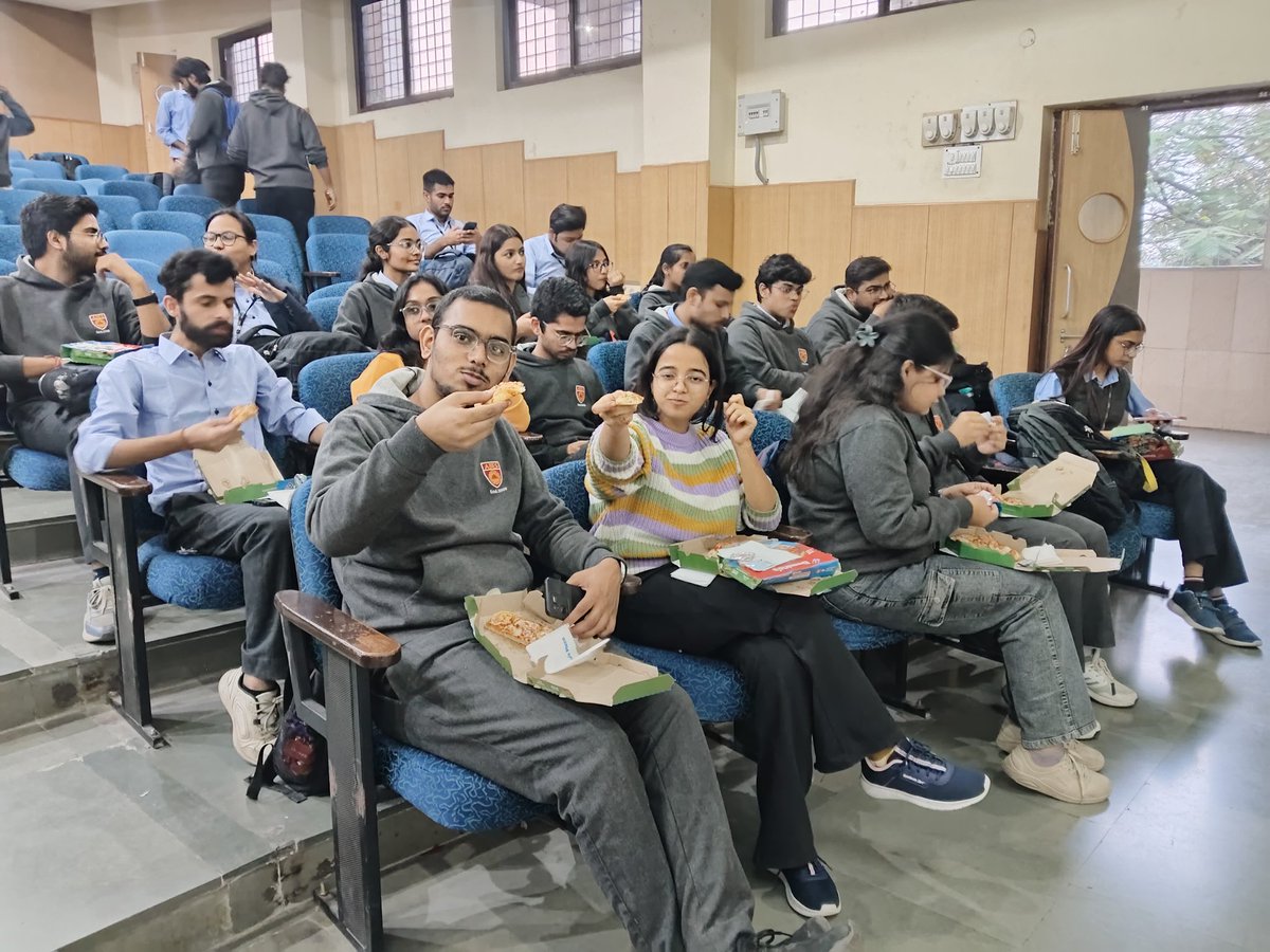 TheElixirTech's tweet image. Elixir ke birthday ki khushi me @dominos ka bhandara