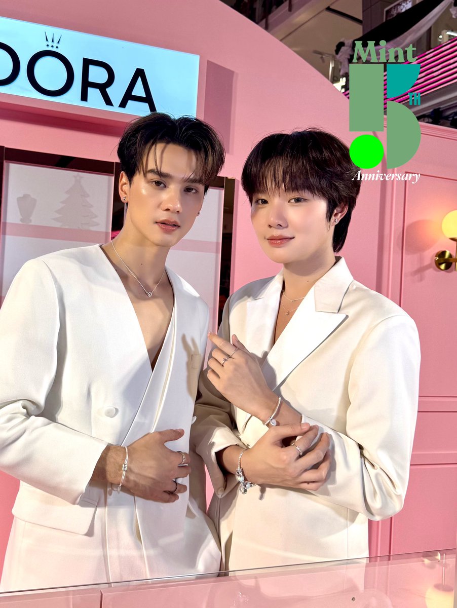 mintmag_th's tweet image. เจิดจรัส! #MintReports สองหนุ่มคู่ฮอต #เก่งน้ำปิง พร้อมฉลองการครบรอบ 15 ปีของ Pandora ในประเทศไทยภายใต้การบริหารของ Tanachira Group 💚

#KengNamping
#PandoraThailand 
#PandoraTH15thAnniversary
#PandoraxKengNamping
#MintMagTH