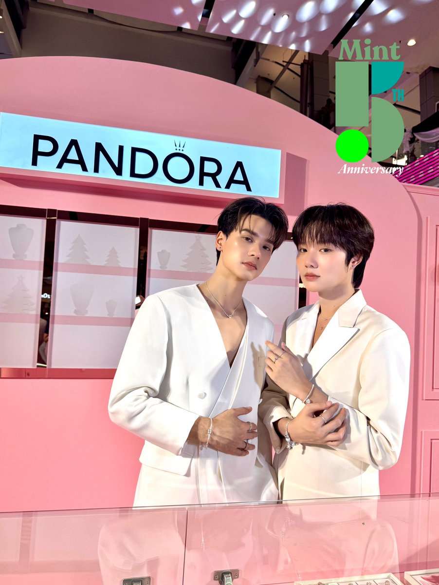 mintmag_th's tweet image. เจิดจรัส! #MintReports สองหนุ่มคู่ฮอต #เก่งน้ำปิง พร้อมฉลองการครบรอบ 15 ปีของ Pandora ในประเทศไทยภายใต้การบริหารของ Tanachira Group 💚

#KengNamping
#PandoraThailand 
#PandoraTH15thAnniversary
#PandoraxKengNamping
#MintMagTH