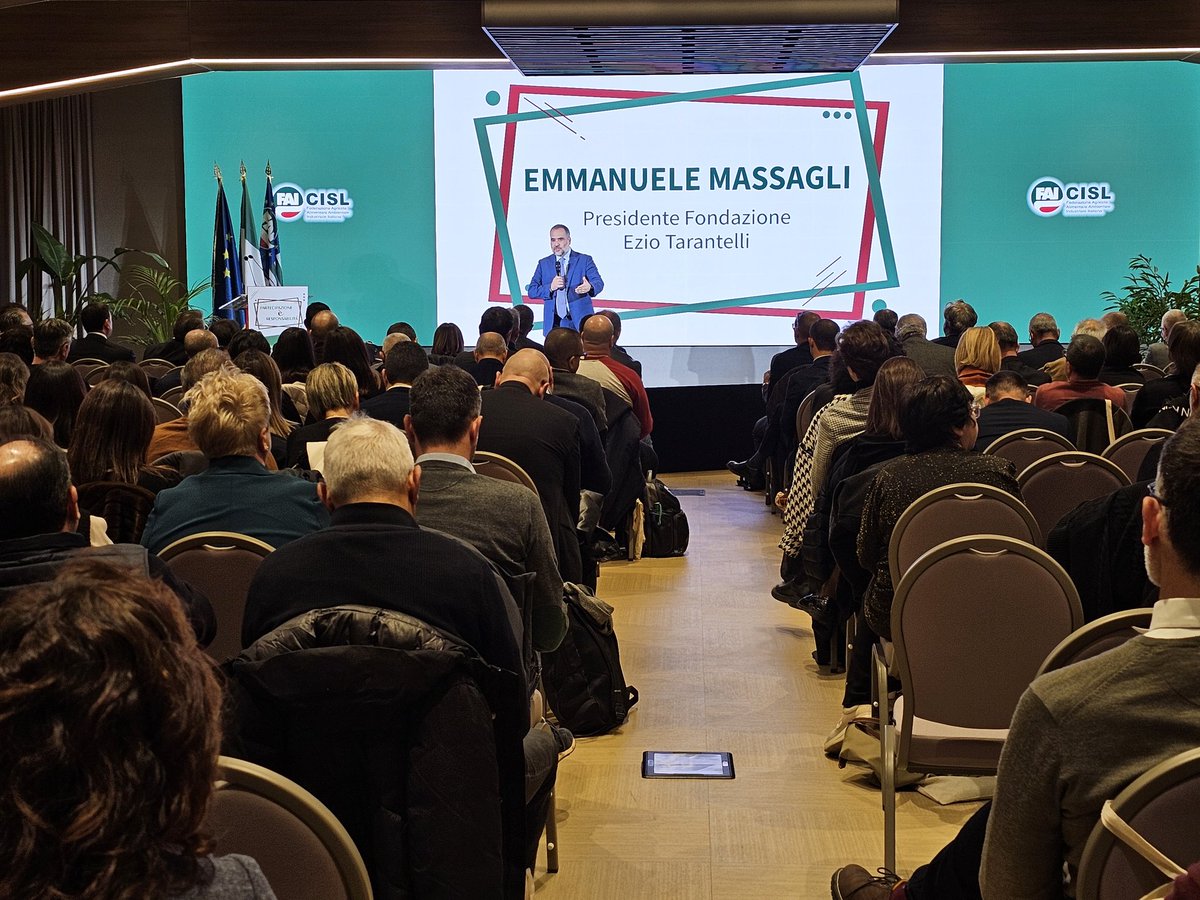 TerraVivaCisl's tweet photo. #26novembre #Roma, Claudio Risso Presidente Nazionale #TerraViva al seminario #FaiCisl "Partecipazione è Responsabilità" sulla legge 76/2025 per la partecipazione dei #lavoratori alla vita delle #imprese e la sua applicazione nel settore #agroalimentare e #ambientale
🌱 https://t.co/cYgtZ1u2kc