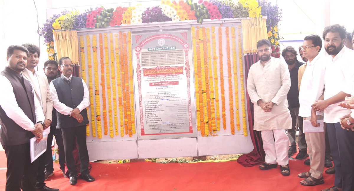 JanaSenaParty's tweet image. *ప్రతి పల్లెకు సదుపాయం... ప్రతి ఇంటికి సౌభాగ్యం* 

- రూ. 6787 కోట్ల అంచనా వ్యయంతో పల్లె పండగ 2.0
- గ్రామాల సర్వతోముఖాభివృద్ధే లక్ష్యంగా పనులకు శ్రీకారం  
- రూ. 5,838 కోట్ల అంచనాతో 8,571 కిలోమీటర్ల కొత్త రహదారులు, రూ.375 కోట్లతో 25 వేల మినీ గోకులాలు  
- రూ. 4 కోట్ల వ్యయంతో 58…