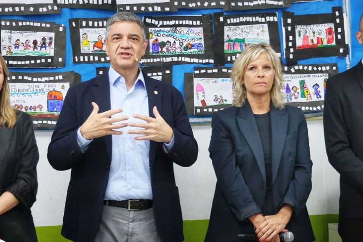 Denuncian que Jorge Macri intenta impedir las elecciones de un gremio docente

El hecho se suma a sanciones y sumarios a maestros, a la remoción de una rectora y al hostigamiento sobre un rector por no oponerse a la protesta estudiantil

Info <a href="/tiempoarg/">Tiempo Argentino</a> 

tiempoar.com.ar/ta_article/jor…