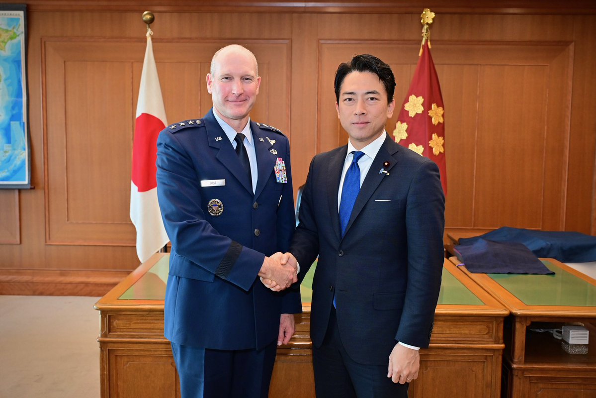 ModJapan_en's tweet image. On Nov 26, DM Koizumi received a courtesy call from Lt. Gen. Jost. As the role of the 🇯🇵🇺🇸Alliance becomes increasingly significant, they reaffirmed their commitment to strengthening the Alliance under their leadership and appreciated candid, transparent communication. 🇯🇵🤝🇺🇸