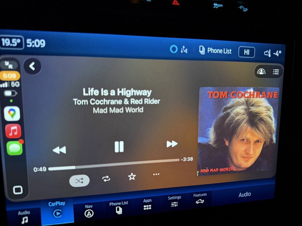 Good morning all and happy hump day! -4 with a NW wind blowing at 22 km/h wind chill -11 under a cloudy sky.  Temp will be flat for today and some flurries too. Back in the corner office after an amazing few days off! Recharged n ready to finish off this year!  Make it a great