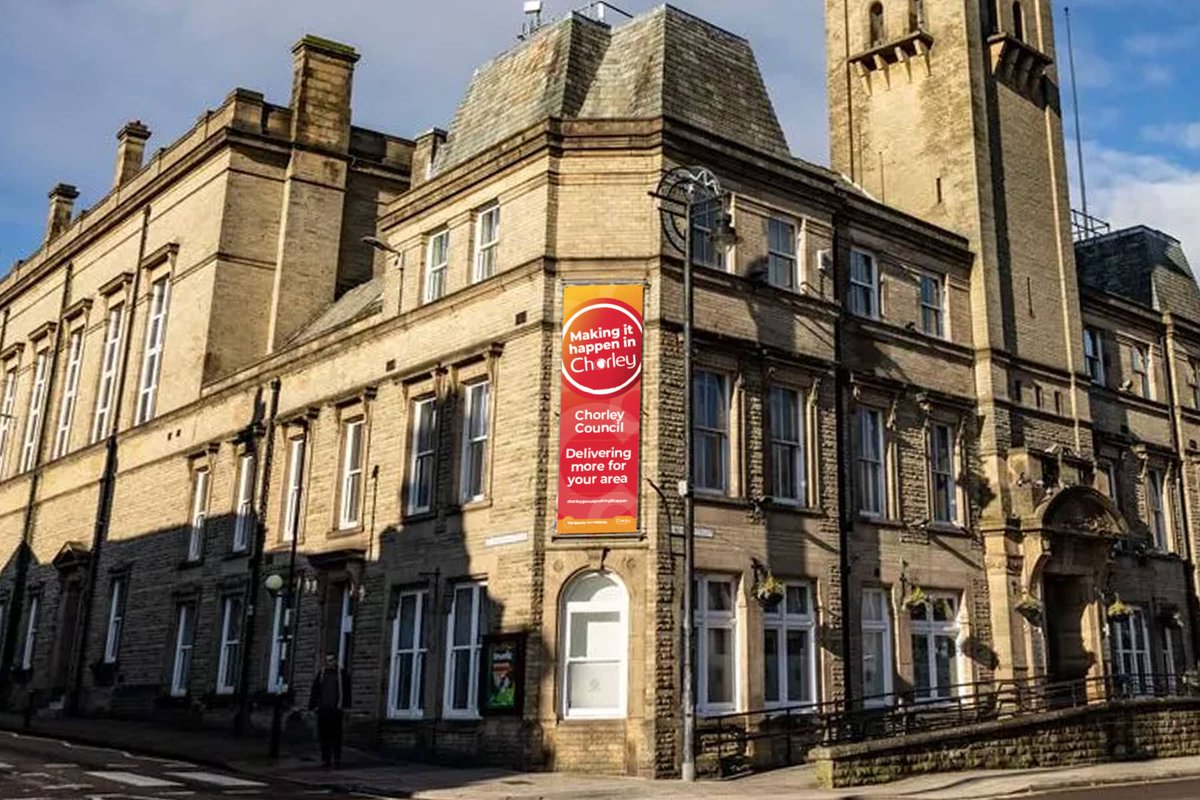 UFUDirectory's tweet image. A clean refresh for Chorley Town Hall 🏫

We removed the old banner on the St Thomas’s Road side, installed a new one to match the original spec and completed all work out of hours. The previous banner was stored for future use.

#BannerUpdate #Signage #PoppySigns
