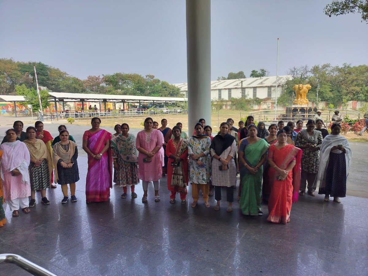 cwslgds's tweet photo. To commemorate the adoption of the Constitution of India, a Reading of the Preamble was organised on Constitution Day, 26 November, at the New Administrative Building. Officers, supervisors, and staff participated in the event. https://t.co/WXCFJW0WOf