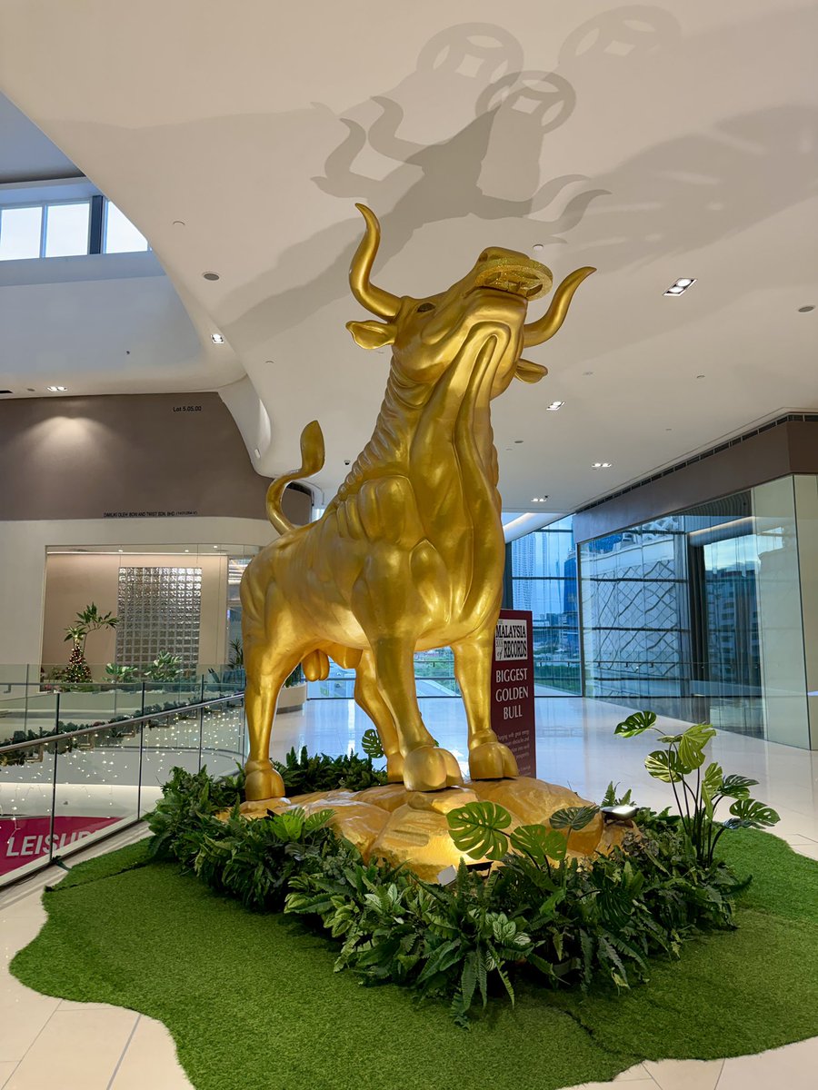 hazardooya's tweet image. スヌーピーが凄いとのことで
スヌーピー好きに連れられ遠い方のpavilionに行ってきました

こちらもなかなか豪華💁

下り階段のホールを作るのが好きなデベのようですな🐶

#pavilion bukit jalil