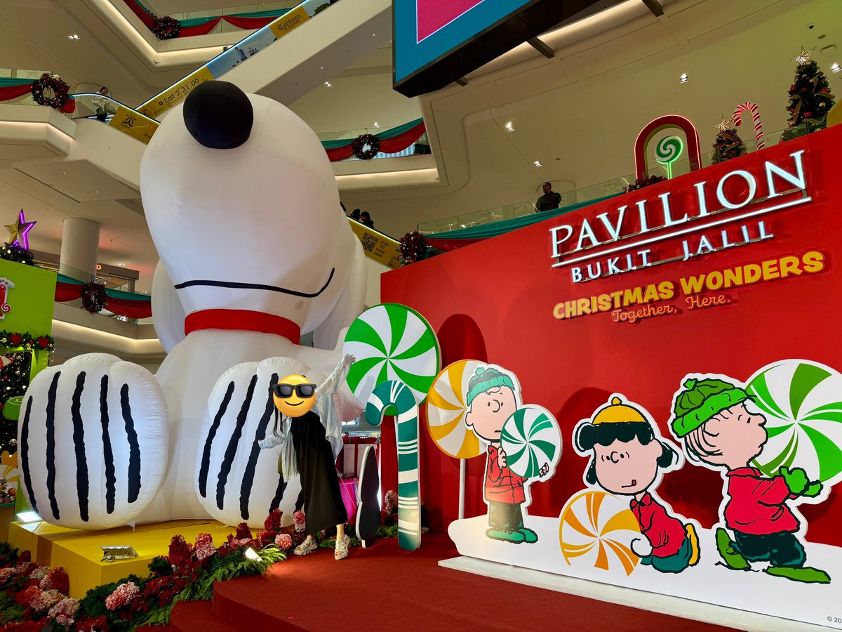 hazardooya's tweet image. スヌーピーが凄いとのことで
スヌーピー好きに連れられ遠い方のpavilionに行ってきました

こちらもなかなか豪華💁

下り階段のホールを作るのが好きなデベのようですな🐶

#pavilion bukit jalil