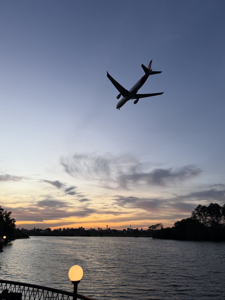 putranicholas1's tweet image. Tempat yang paling enak buat santai sore.