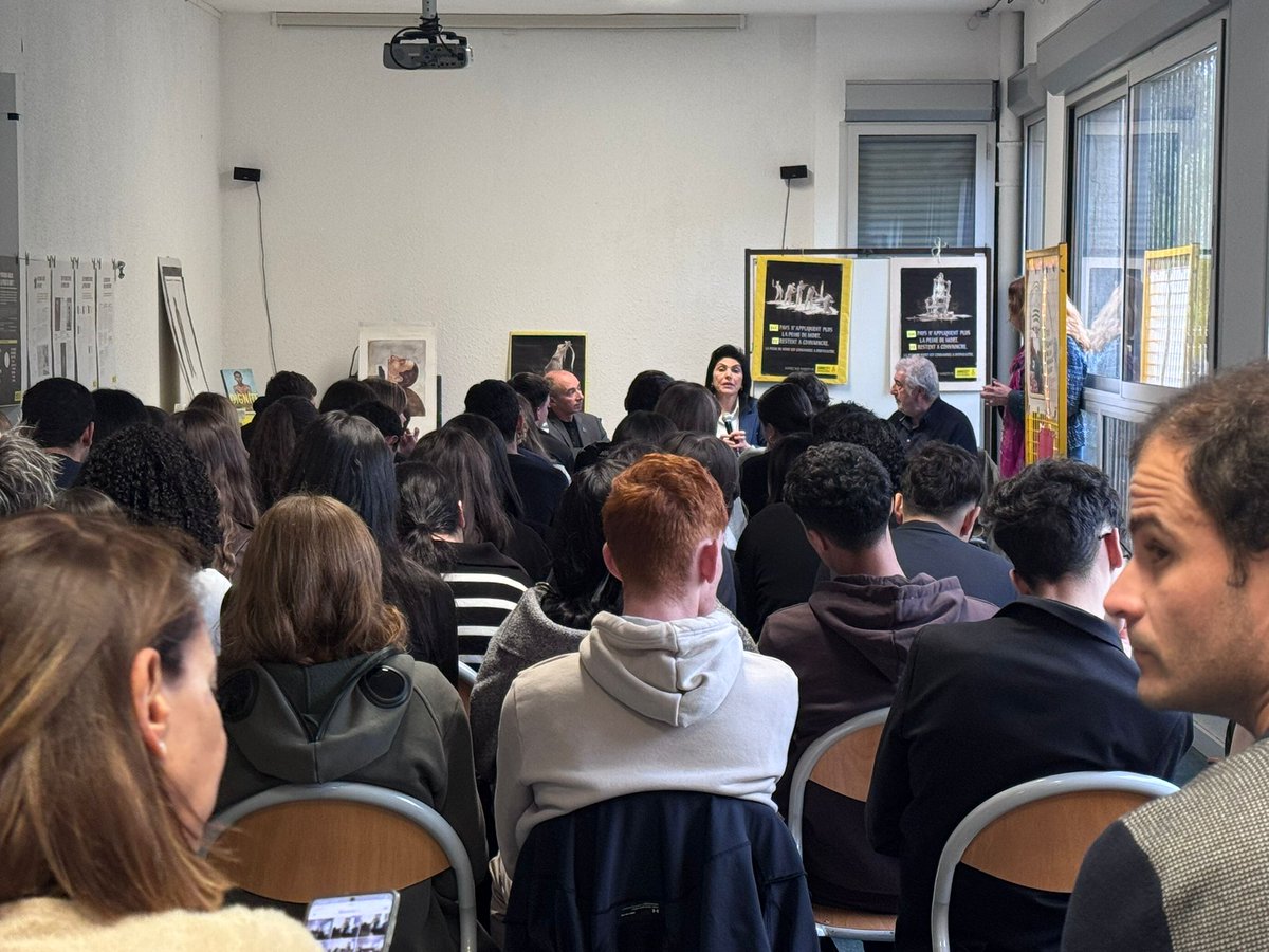 LyceeBalagne's tweet photo. Le lycée de Balagne a eu le privilège d' accueillir Mme Antoinette Chahine.
Antoinette milite en sensibilisant à la peine de mort et à la torture par le récit de son histoire personnelle.Elle etait accompagnée des membres d'Amnesty Internationale.
Merci Antoinette 🙏 @accorse https://t.co/AYJw4dwDHQ