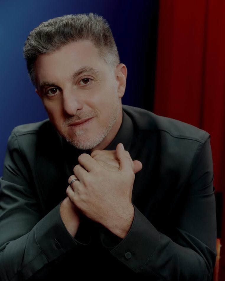 QGdoPOP's tweet image. Luciano Huck sobre possível candidatura a presidência:

“Depois de quase três décadas rodando esse país ponta a ponta, vendo de perto nossos problemas e tendo o privilégio de entrar nas casas das pessoas, ouvir suas conquistas e dificuldades, seria muito egoísmo me preocupar só…