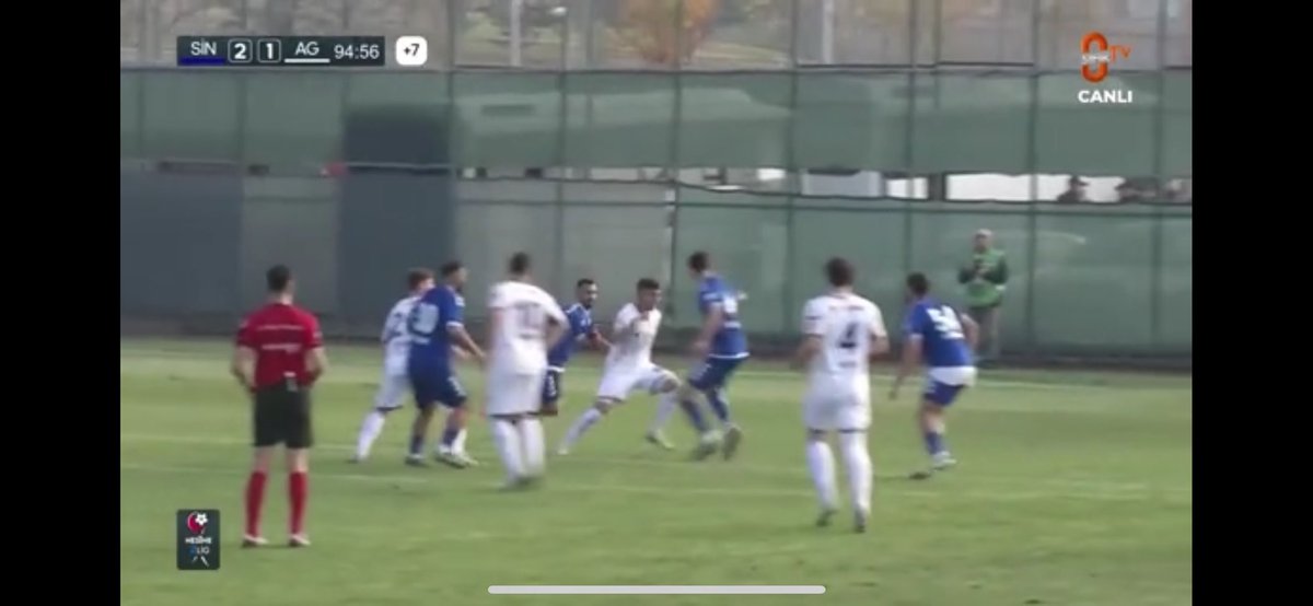 Hakemler hakkında yazın çizin artık 3 sezonu çöp etti orospu çocukları !