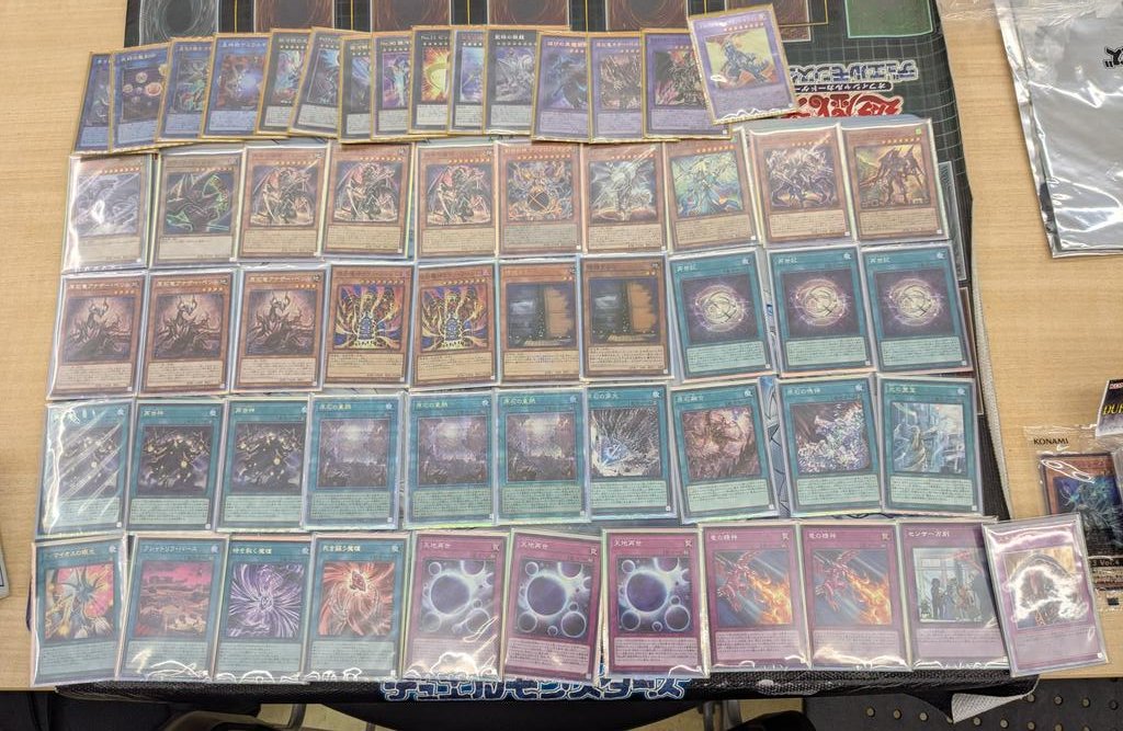 25周年をうまくまとめた…みたいな、遊戯王溢れるデッキに思えて
