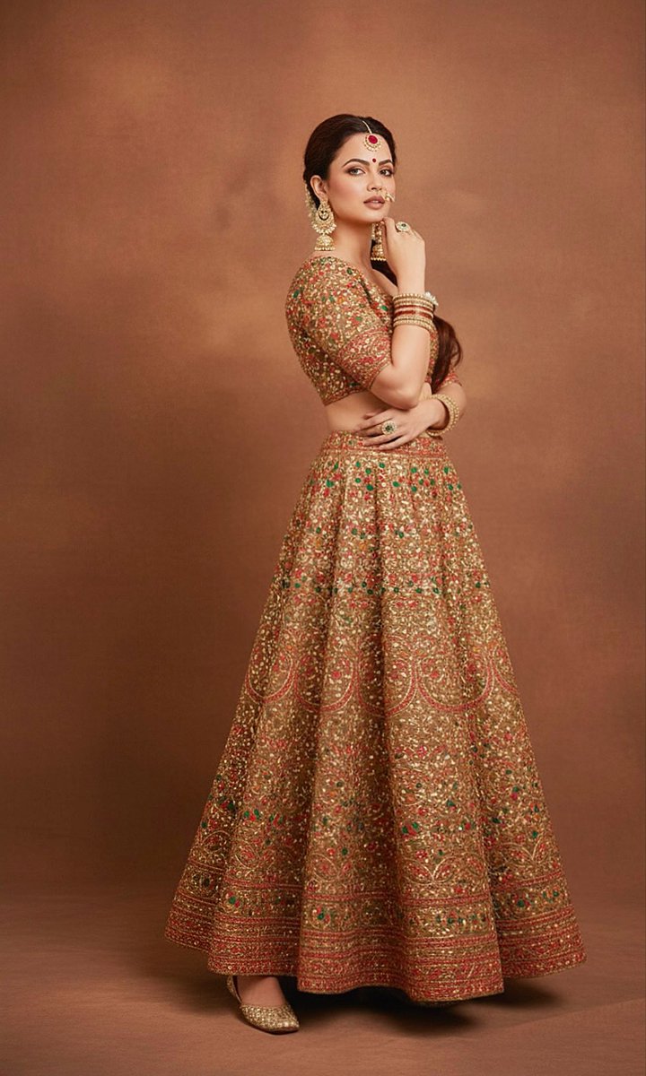 agnihotrianupma's tweet photo. Timeless elegance in every curve #traditionalglamour #indiantraditional #indianbeauty https://t.co/xFD7xymZOO